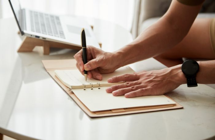 Perché procrastini nel lavoro anche se sai cosa fare (e cosa c’è davvero dietro) 7 vero esercizio antiprocrastinazione